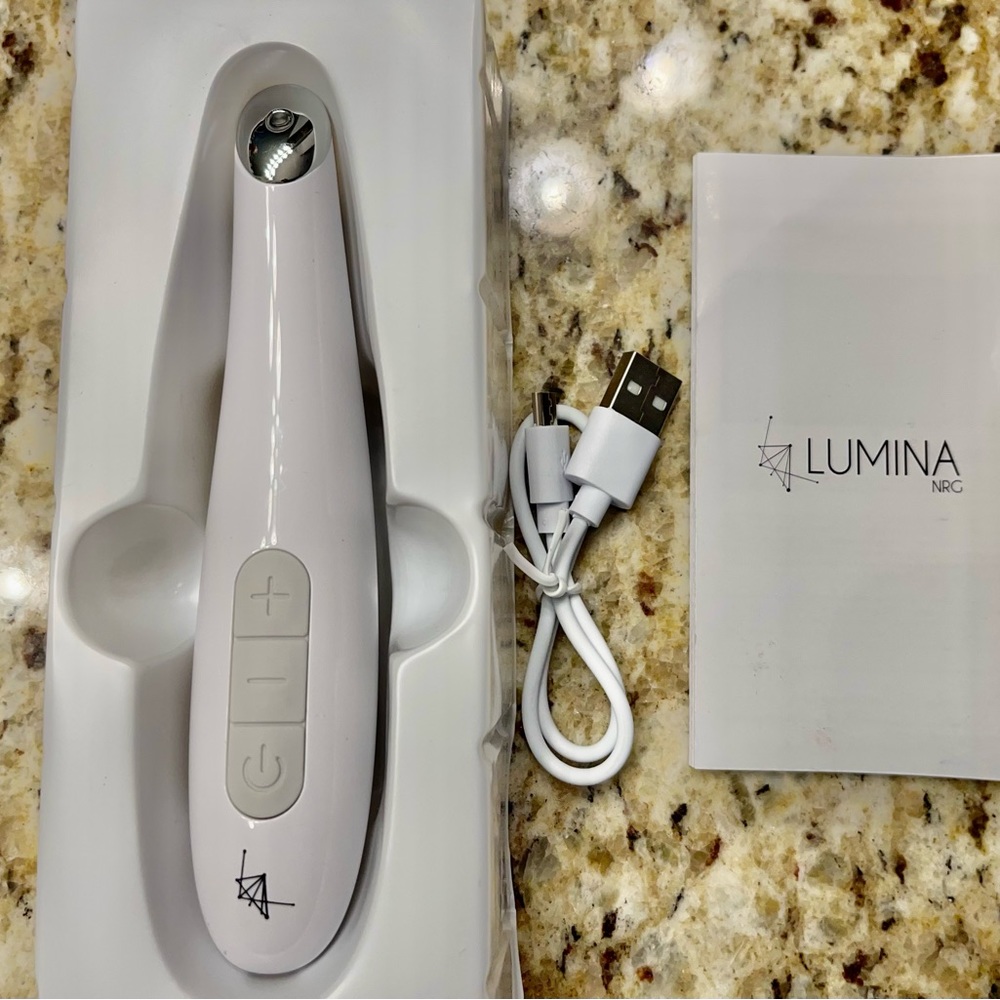 Lumina NRG Eye Lift Wand - NEW IN BOX.